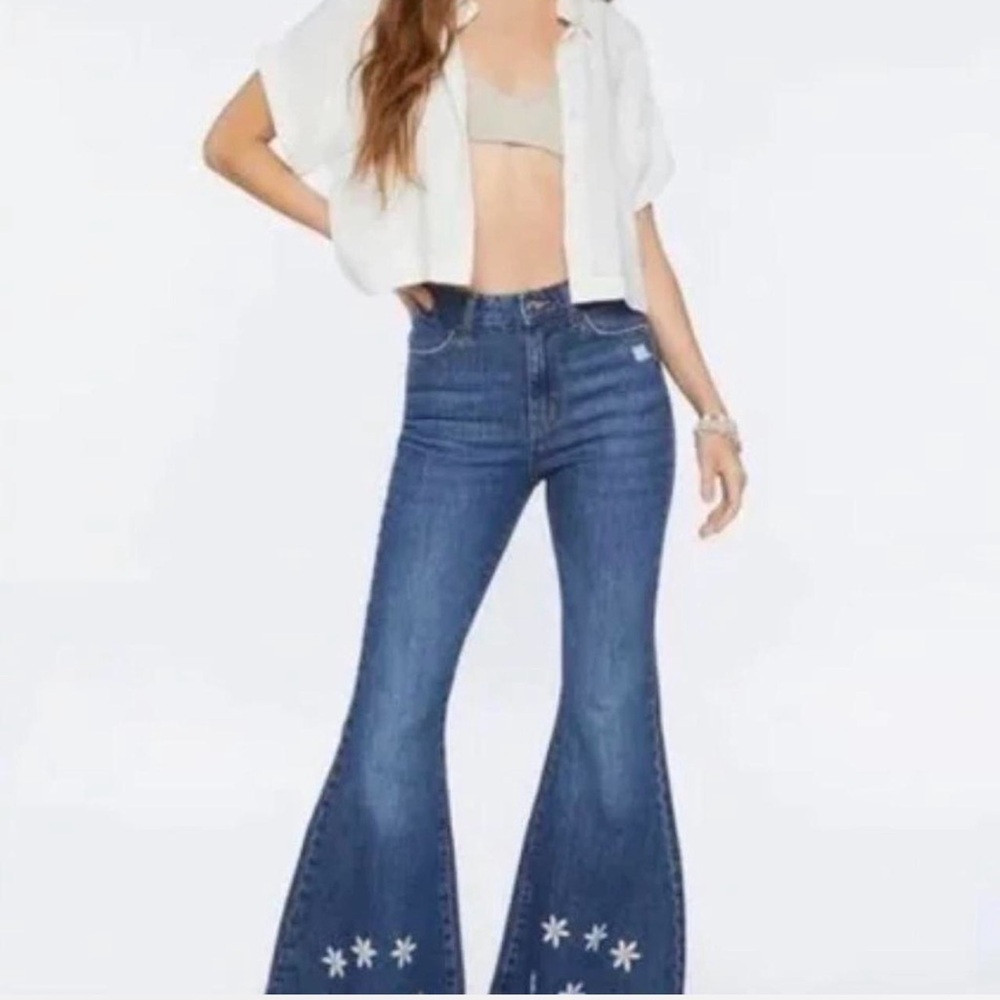 Forever 21 Low Rise Flare Jeans Floral Embroidery Size 24 NWT